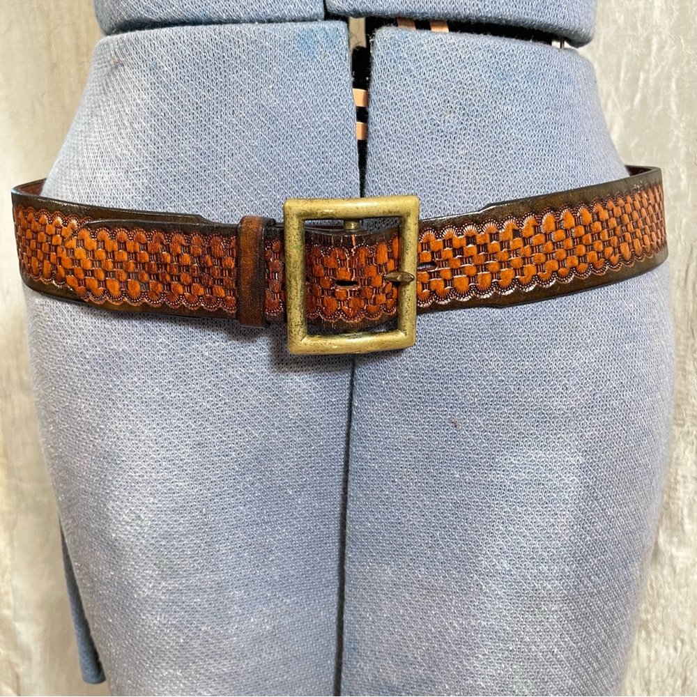 Wide vintage cowhide embossed western belt with brass buckle rugged cowboy - Picture 2 of 12
